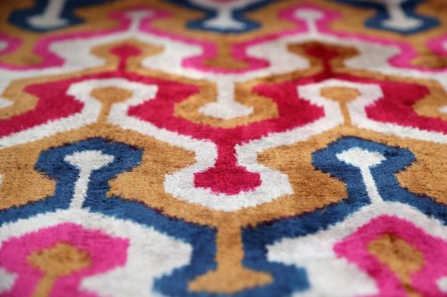 Handgefertigtes geometrisches Samtkissen - 20x20" Rosa & Gold Seidenkissen - Bild 7 von 8