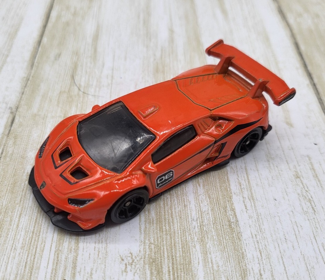 Hot Wheels 2016 Orange Lamborghini Hurscan LP 620-2 Super Hot Wheels 2016 Orange Lamborghini Hurscan LP 620-2 Super