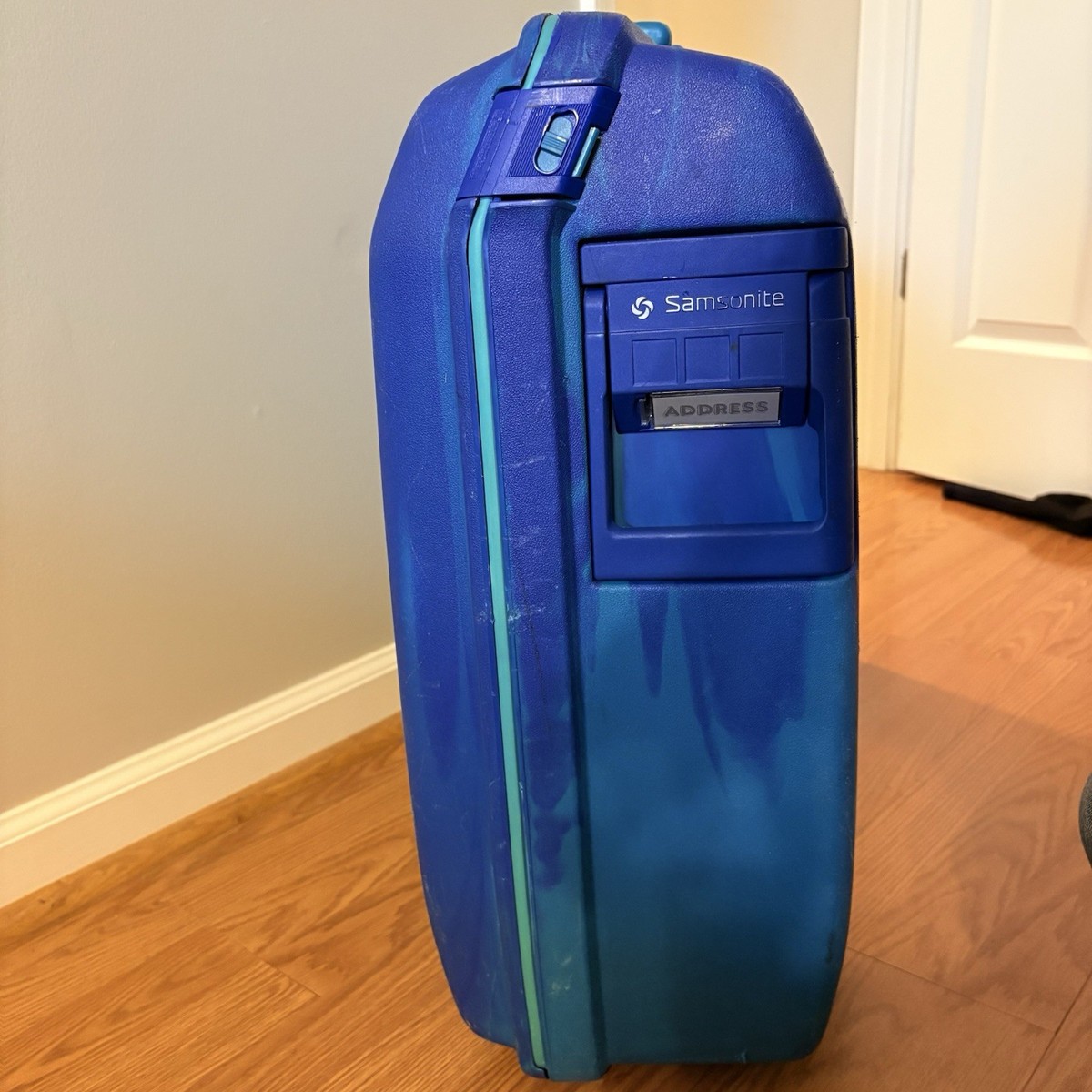 Samsonite Vintage 90s Oyster GLS 3-Point Latch Hard Shell Pull