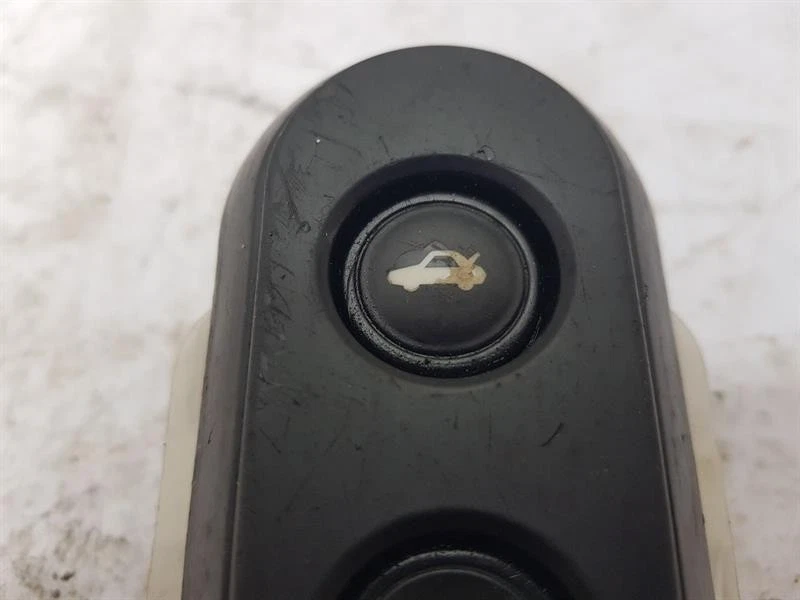 Ferrari California 2009 encendido 1 tapa de combustible e interruptor de liberación de tapa del maletero Foto 4 de 4