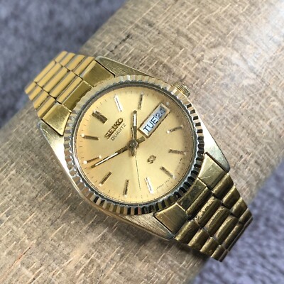 Vintage Seiko SQ Women 2A23-0039 Gold Tone Day/Date Fluted 23mm