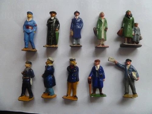 LOT OF 10 ANTIQUE METAL FIGURINE / TRAIN / 4 5 CM