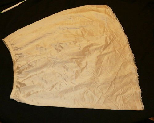 Vintage Half Slip Vanity Fair size Small,  Nylon 20" long, Cream color USA