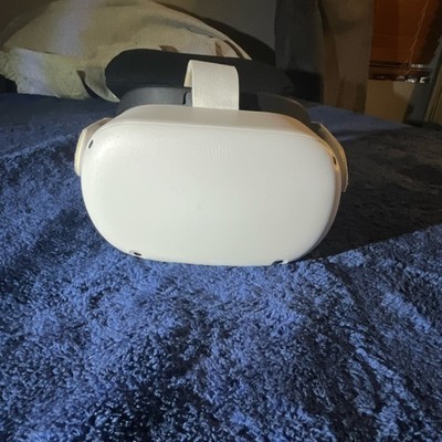Meta Quest 2 Standalone VR Headset White w/ Touch Controllers & Head Strap