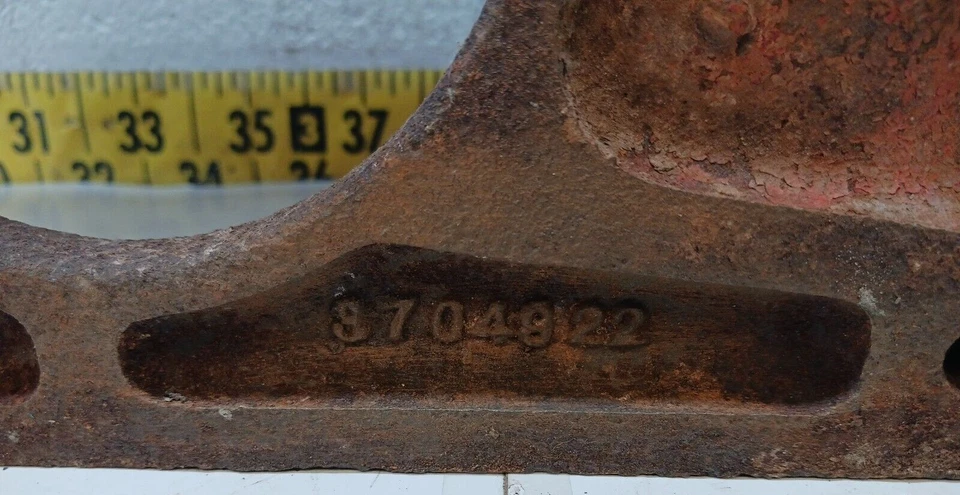 Chevy Corvette (BH2) 1955-56 pequeño negro Bellhousing usado OEM GM 265 V8 Foto 2 de 4