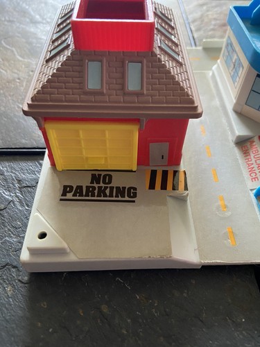Micro Machines Hiways & Byways Ultra Series Galoob Hospital/Fire Dept. 1991 - Picture 2 of 5