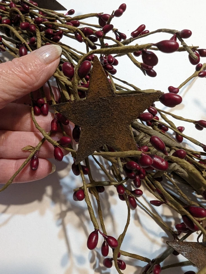 Guirnalda rústica de 40" de pipa de borgoña y estrella oxidada Foto 2 de 4
