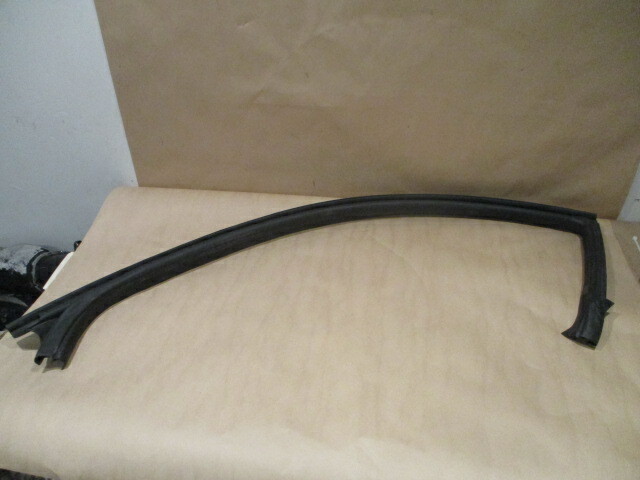 Ferrari 458 - LH Door Upper Seal - 84087500