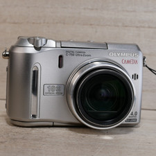 Olympus CAMEDIA C-750 Ultra Zoom 4.0MP Digital Camera - Silver GOOD 