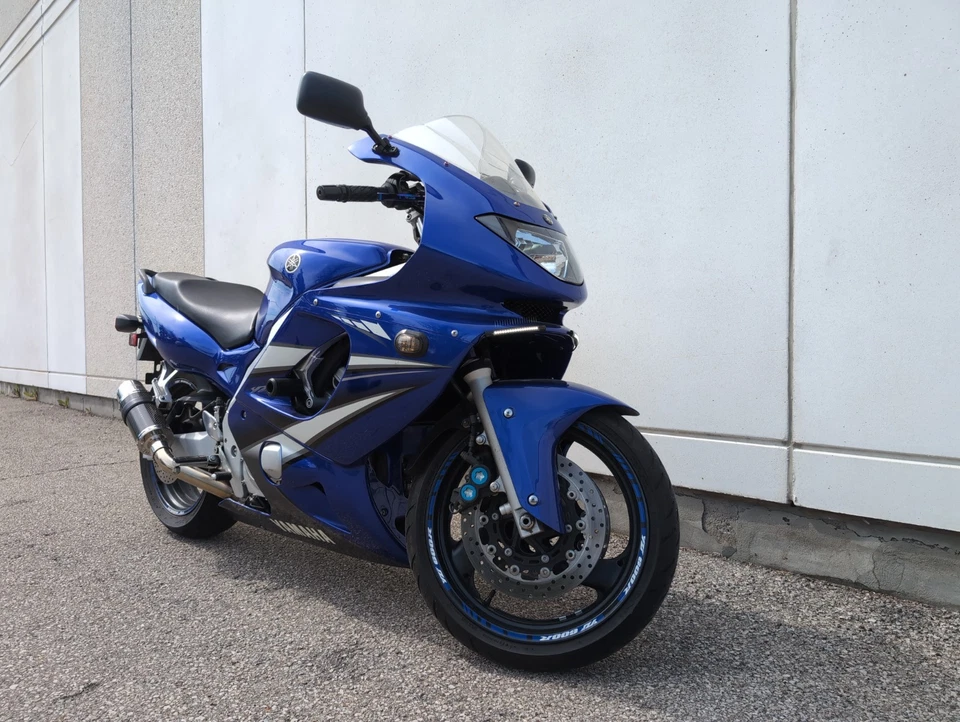 Yamaha: YZF - Image 2 of 4