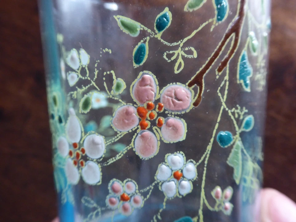 BEAU VERRE EMAILLE ancien. Décor de branches fleuries. - Photo 2/4