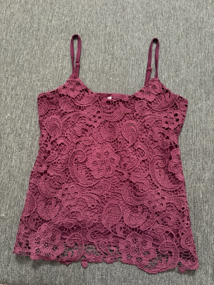 Camisola o camiseta sin mangas Vanity para mujer pequeña Y2K de encaje borgoña clásica de moda Foto 2 de 4