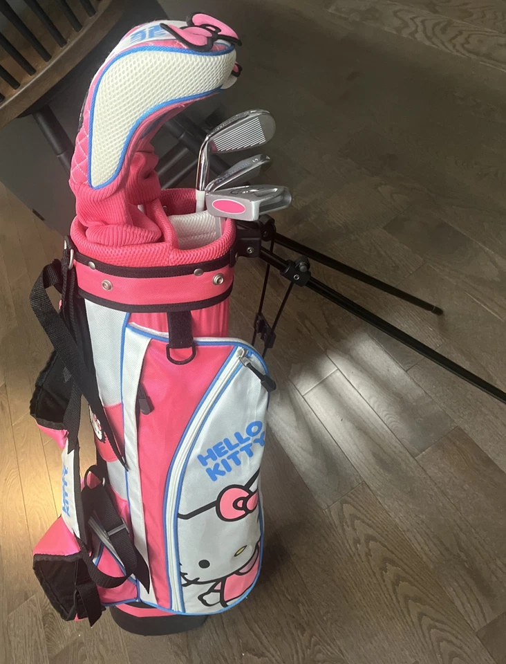 HELLO KITTY Youth Golf Club 5 Piece Set. Driver, 4H, 7 Iron, S Wedge Putter - Image 3 of 4