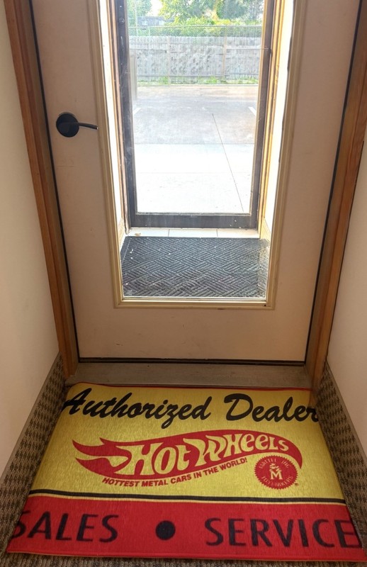 NEW SOCIETY6 HOT WHEELS Boys 35x24 ENTRANCE DOOR WELCOME MAT Polyester