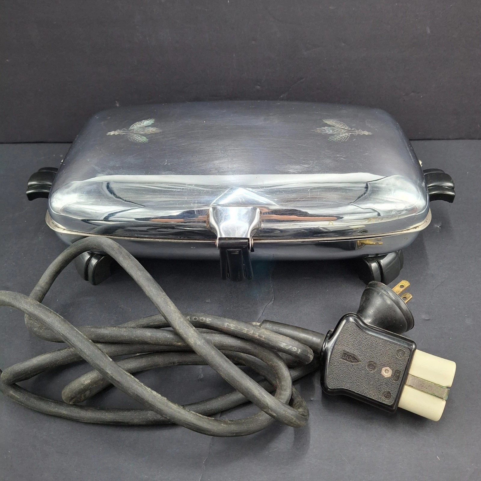 Bersted Mfg Model 360 Sandwich Griddle Press Chrome Bakelite Handles
Opens in a new window or tab