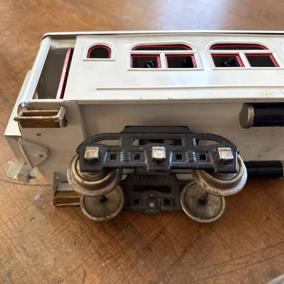 2 LIONEL 400 Series Passenger Cars - Image 2 of 4