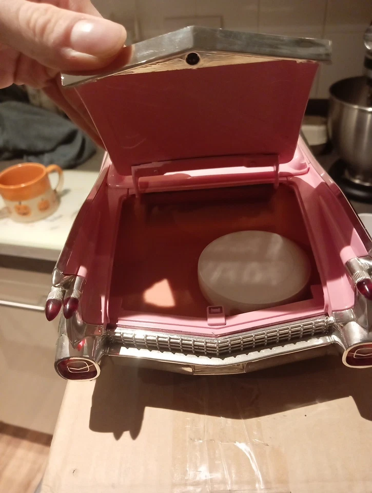 Maisto 1959 Cadillac Eldorado Biarritz 1/12 Scale Diecast Model Pink - Image 4 of 4