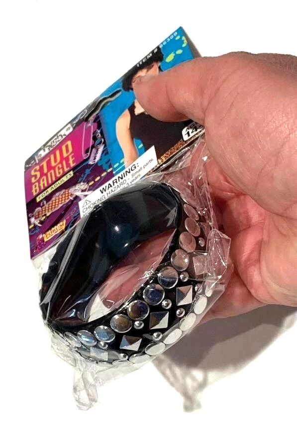 PULSERA BRAZALETE STUD Niñas Negro Plata Plástico Motociclista Heavy Metal Punk Rock Juguete Foto 2 de 4