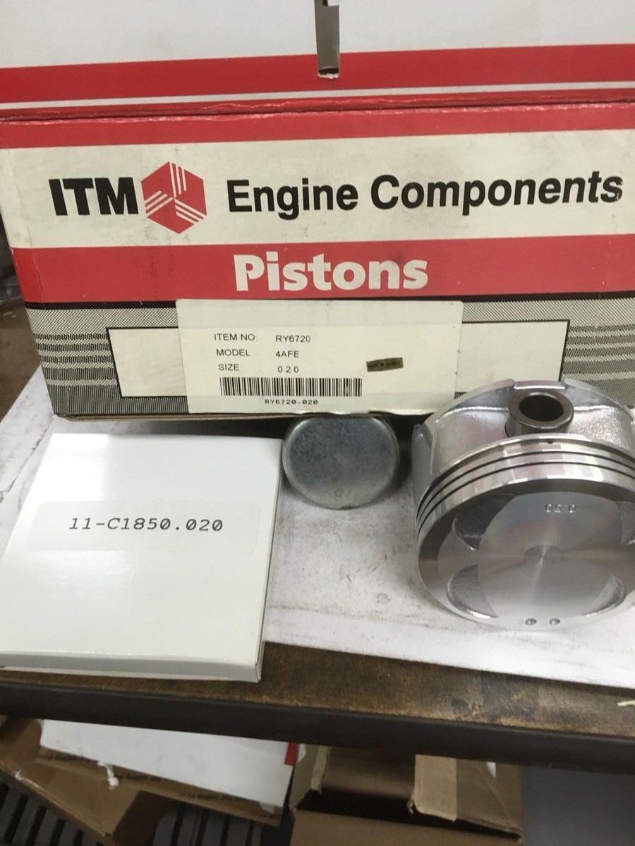 kiruakirua　0204 Fits Toyota Corolla Piston Set. 
