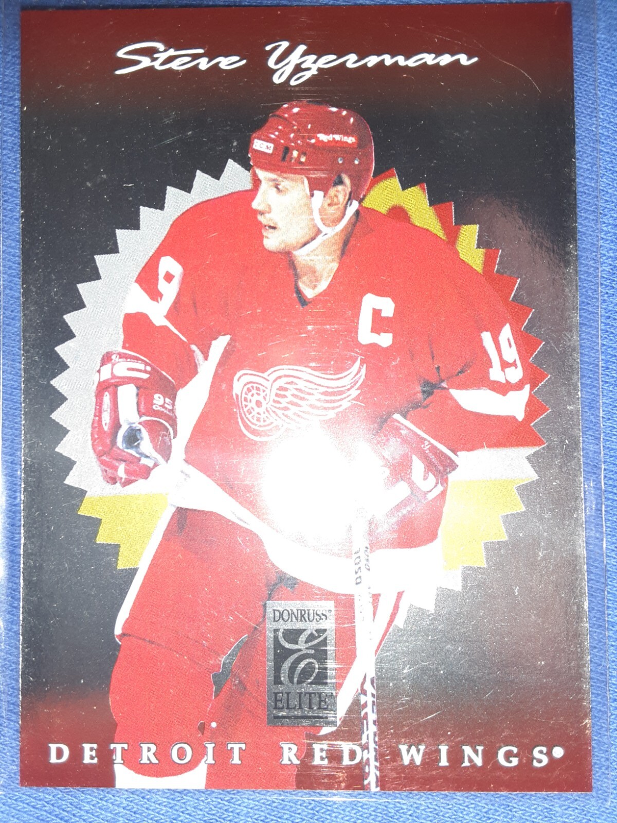 1996-97 Donruss Elite #38 Steve Yzerman DETROIT RED WINGS FREE SHIPPING MVP FOIL