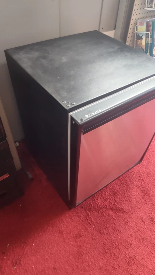 U-Line Refrigerator Or Freezer 3.3 Cubic Ft. Model RLN-29RB-00 Black & Silver - Image 2 of 4