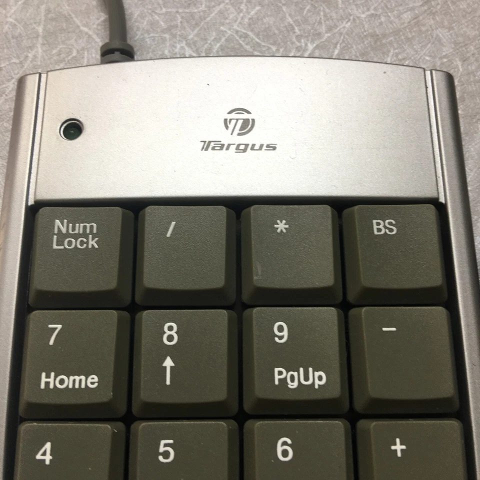 Targus PAUK10U USB Wired Numbric Keyboard Silver & Black 3.25"W x 5.25"L - Image 2 of 4