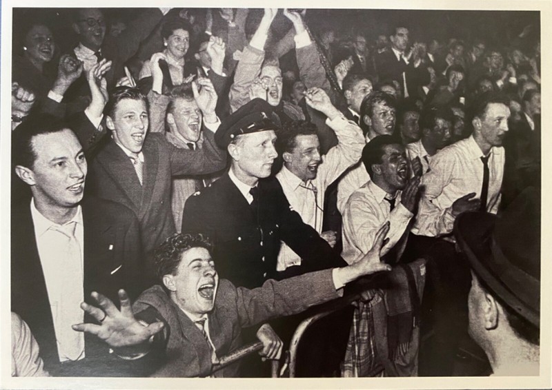 LIONEL HAMPTON CONCERT 1956  - postcard of Audience  Amsterdam - Black & White