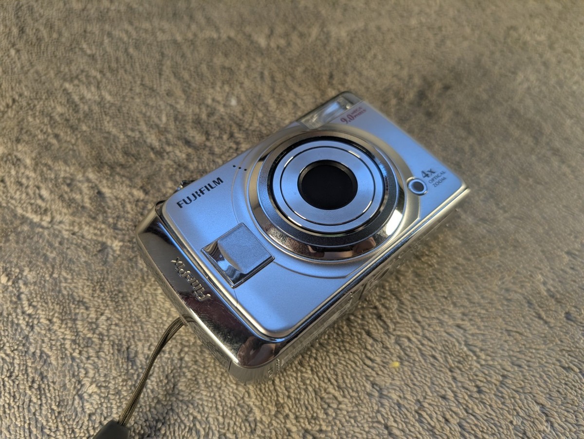 【美品】Fujifilm FinePix A900 シルバー　本体のみ FUJIFILM FINEPIX A900 シルバー オールドデジカメ 訳あり品