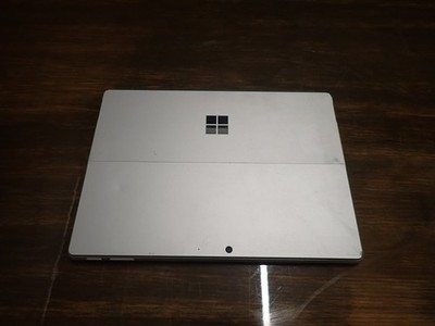 Microsoft Surface Pro 9 2038 with i5-1245U / 16GB RAM / 256GB SSD Grade B