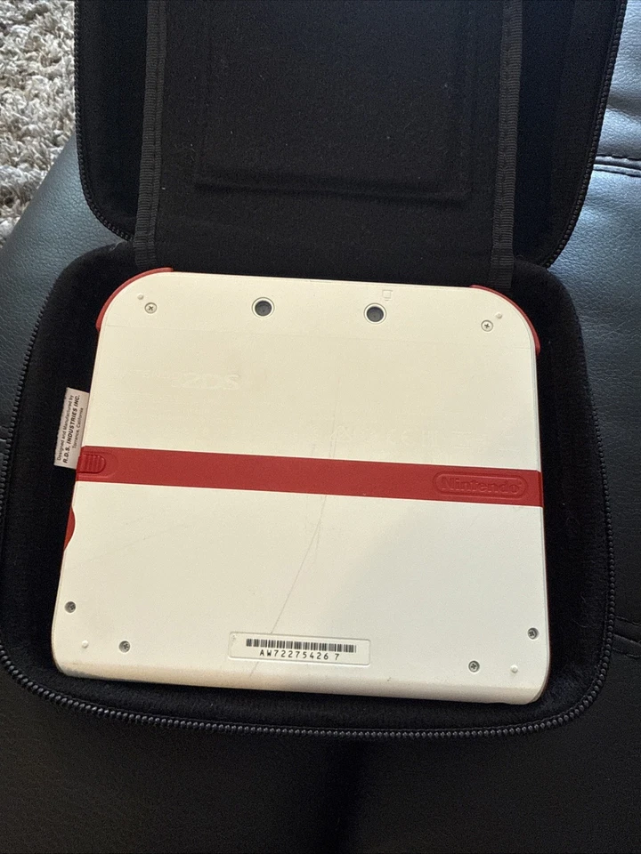 Nintendo 2DS Handheld Console, New Super Mario Bros 2 No Power Cord Untested - Image 2 of 4