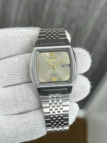 Vintage Seiko 5 Automatic Square TV 7009-5862 Day/Date Men’s Wristwatch Japan.