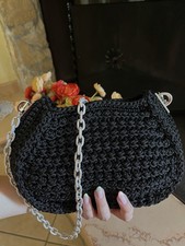 Borsa realizzata a mano all’uncinetto