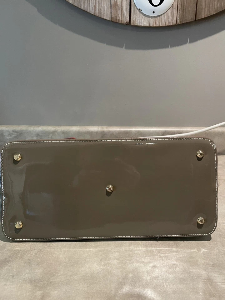 ARCADIA ITALIAN DESIGNER GRAY PATENT LEATHER TOP ZIP DOME SATCHEL BAG - Image 3 of 4