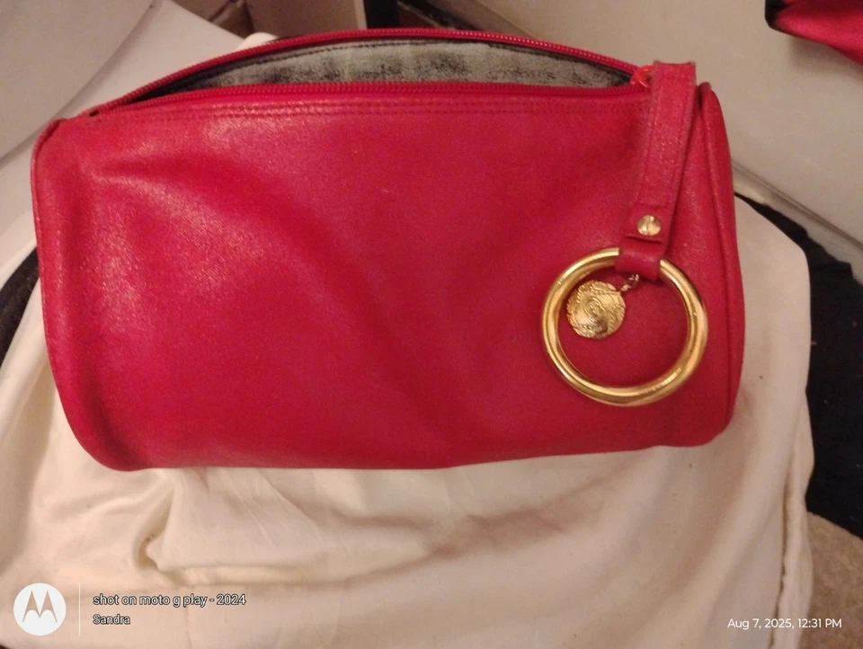 "Cartera larga de cuero roja Gucci vintage rara con cierre de mano de latón - 6,75"" x 3,25""" Foto 2 de 3