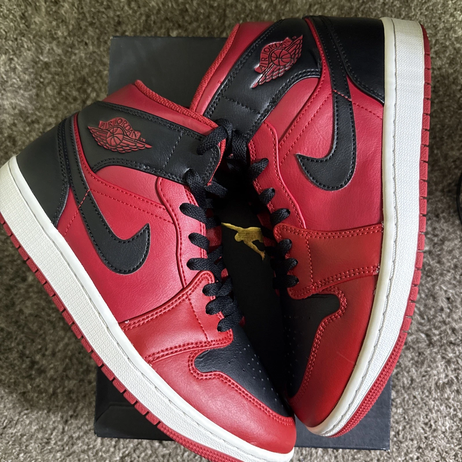 Air Jordan 1 Mid "Reverse Bred" taglia uomo 8! Buone condizioni con scatola! 554724660