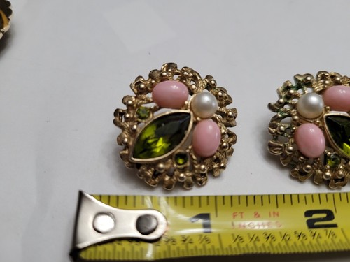 VINTAGE SARA COVENTRY RHINESTONE CLIP EARRINGS - Picture 2 of 6
