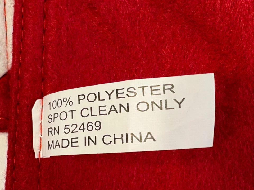 Unbranded Lot of 4 Placemats Red White Felt Snowflake Reversible Cheerful Rustic - Image 4 of 4