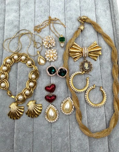 Lot Of Vintage Gold Tone Jewelry Necklace Bracelet Brooches Estate Lot
