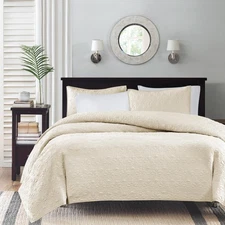 Madison Park Quebec Quilt Set - Luxurious Damask Stitching Design, Cotton Fil...