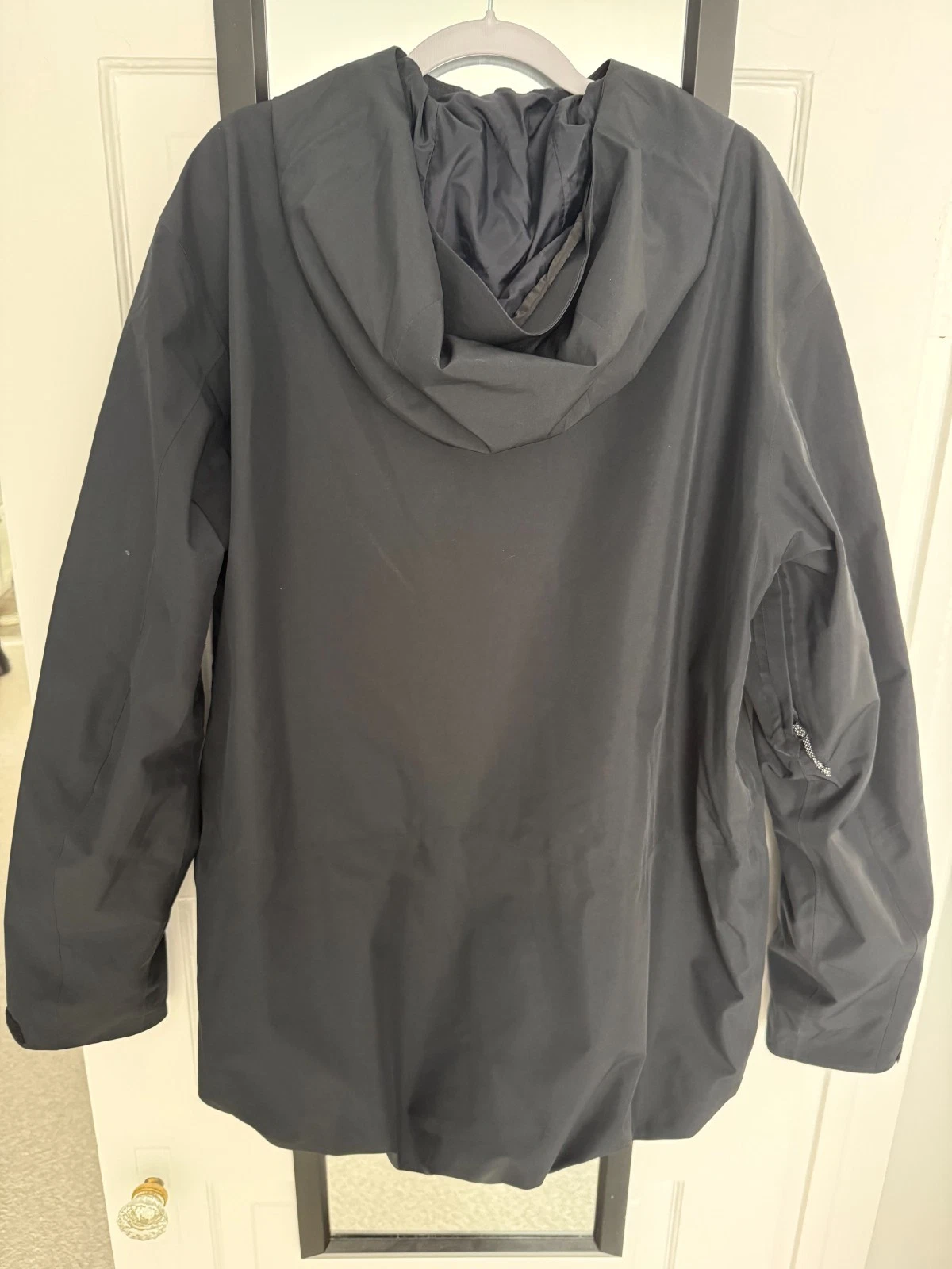 Oakley Men's Unbound Gore-Tex Shell Jacket Size XL Black Very Lightly Used - product detail image 2