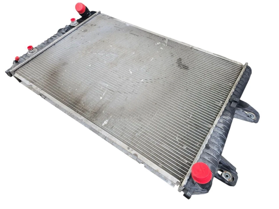 Radiator Fits 06-10 SIERRA 2500 PICKUP 646670 - Image 2 of 4