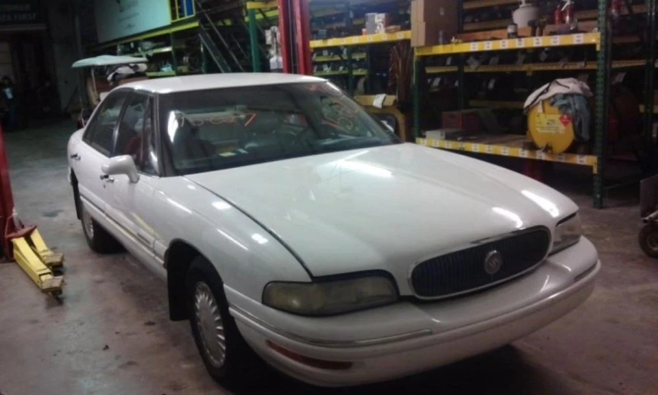 LESABRE   1999 Valve Cover 81854-1 Foto 3 de 4