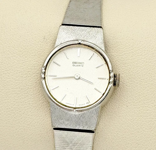 Seiko Women's Quartz Silver Toned Elegant Watch Analog SS