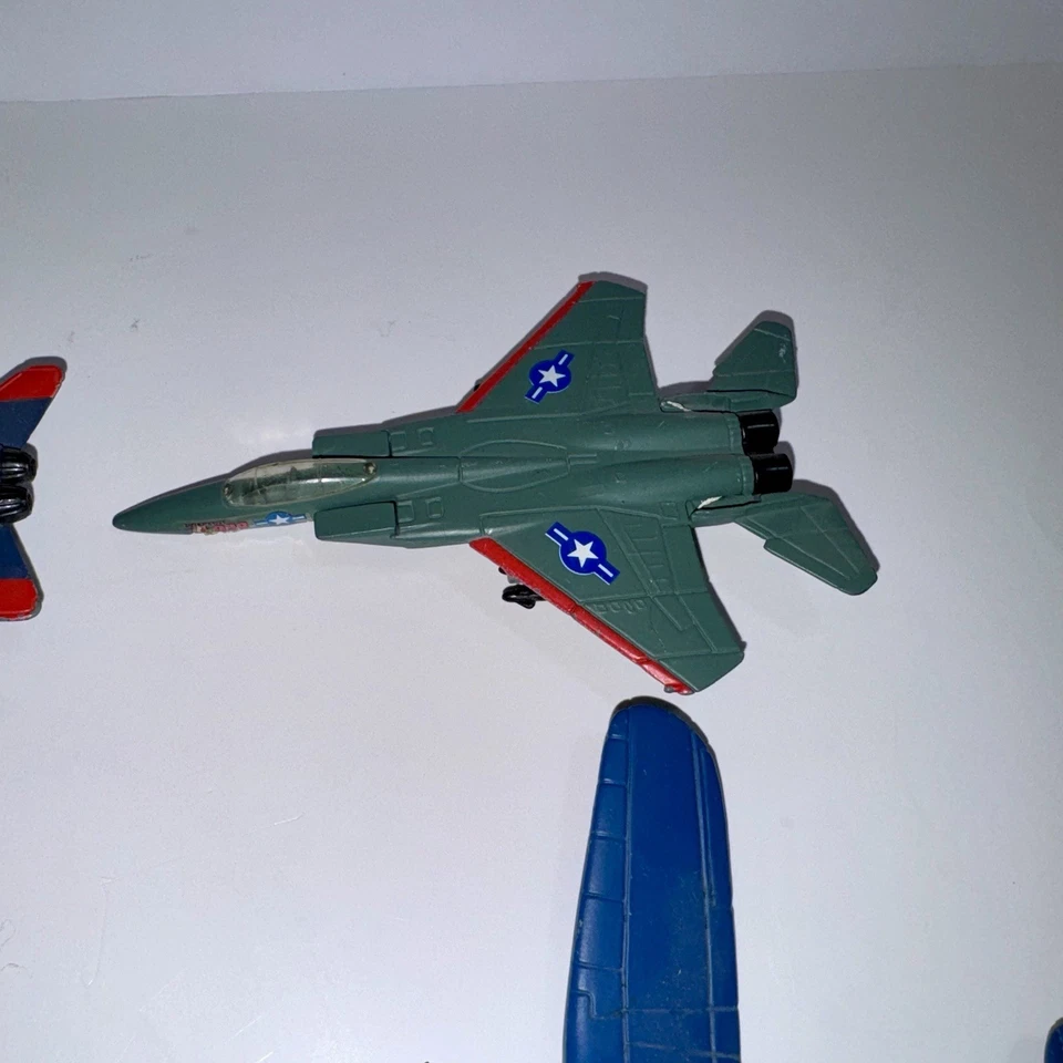 Lote Maisto aviões fundidos F-14, P-47D, F4U-1D, F-18, B-17G, F-16, F-15 LEIA - Imagem 4 de 4