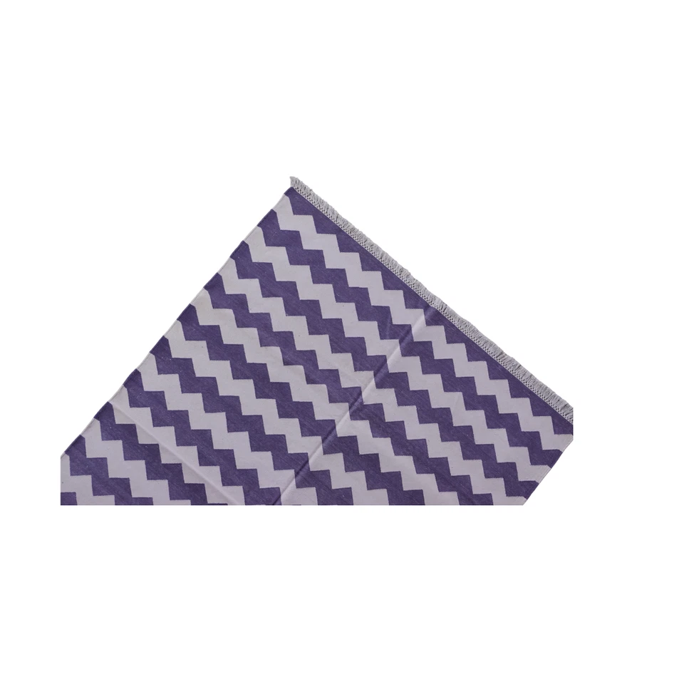 Alfombra de algodón en zigzag azul tejida a mano - Diseño moderno a rayas para decoración del hogar Foto 4 de 4