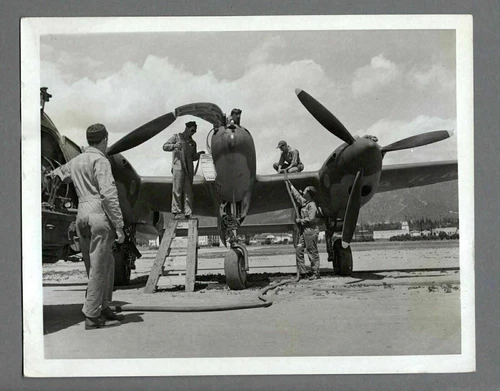 LOCKHEED P-38 LIGHTNING SERVICING CALIFORNIA ORIGINAL 1942 WW2 PRESS PHOTO