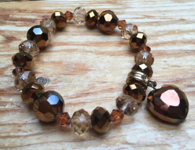 Hübsches Gold Glasperlen Stretch Armband/Kunstglas/Herz Charm/Boho/Bronzefarben