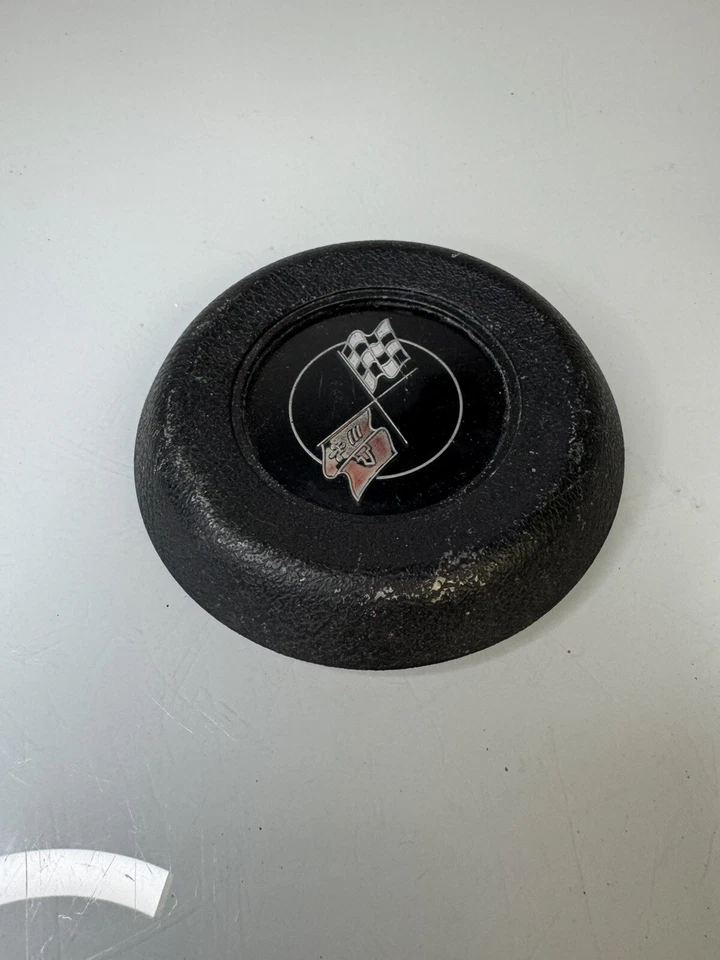 3957952 OEM 1969-1975 Chevrolet Corvette Volante Bocina Botón Original C3 Foto 4 de 4