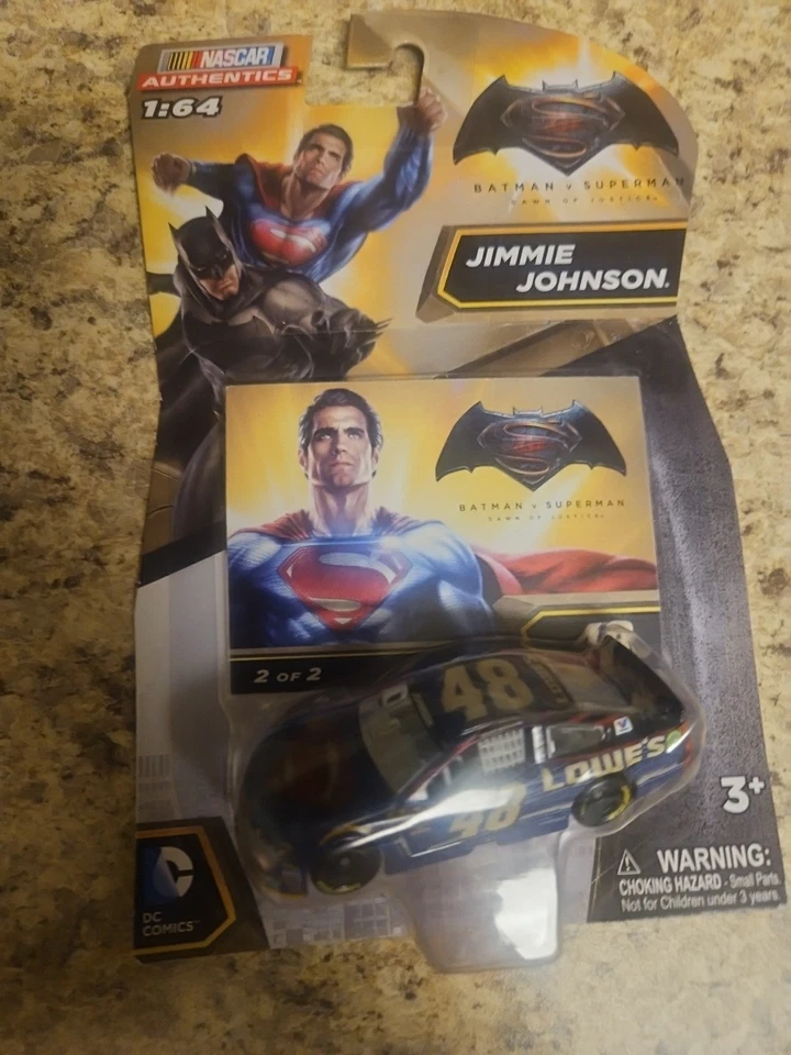 Подлинный гоночный автомобиль NASCAR Джимми Джонсона из Superman Batman Lowes Kobalt 1:64 Lionel - Изображение 3 из 4