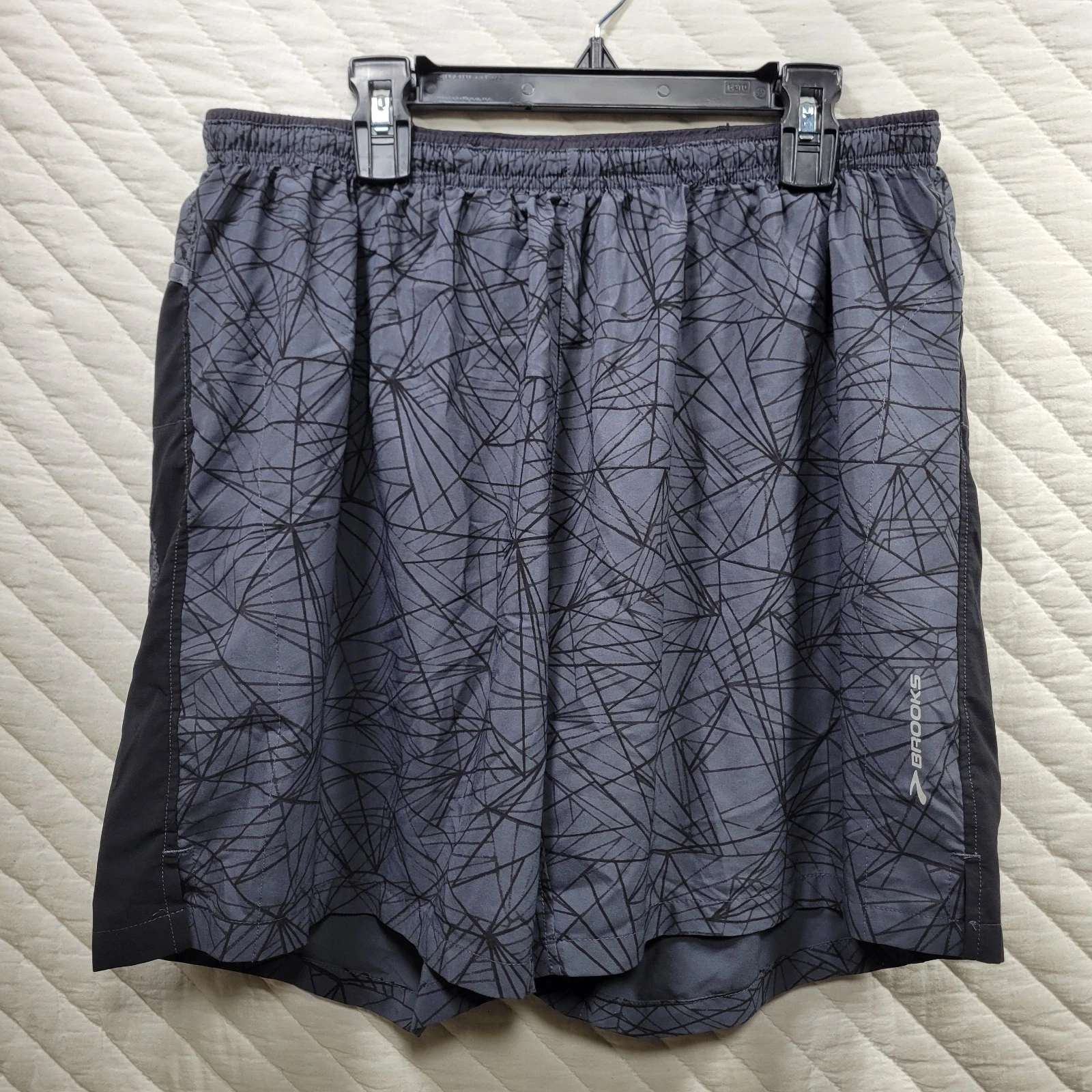 Brooks Mens Black Geometric Print Running Shorts Lined Athletic Gym Large
Opens in a new window or t